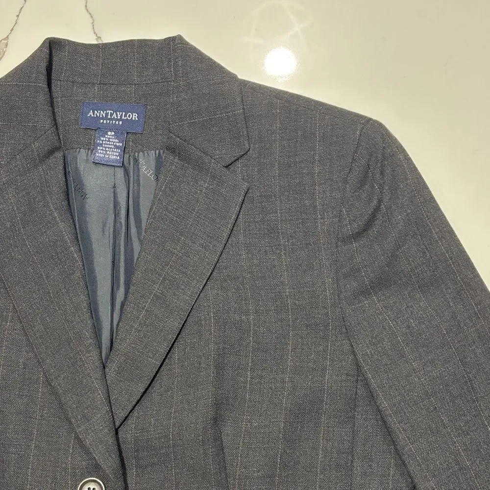 Ann Taylor Women's Wool Blazer Dark Gray Grey Pinstripe Business Jacket Size 6P